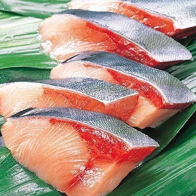 長﨑県産他 ぶり切身（養殖） 280g入(4切)・1パック(100gあたり378円(税抜))